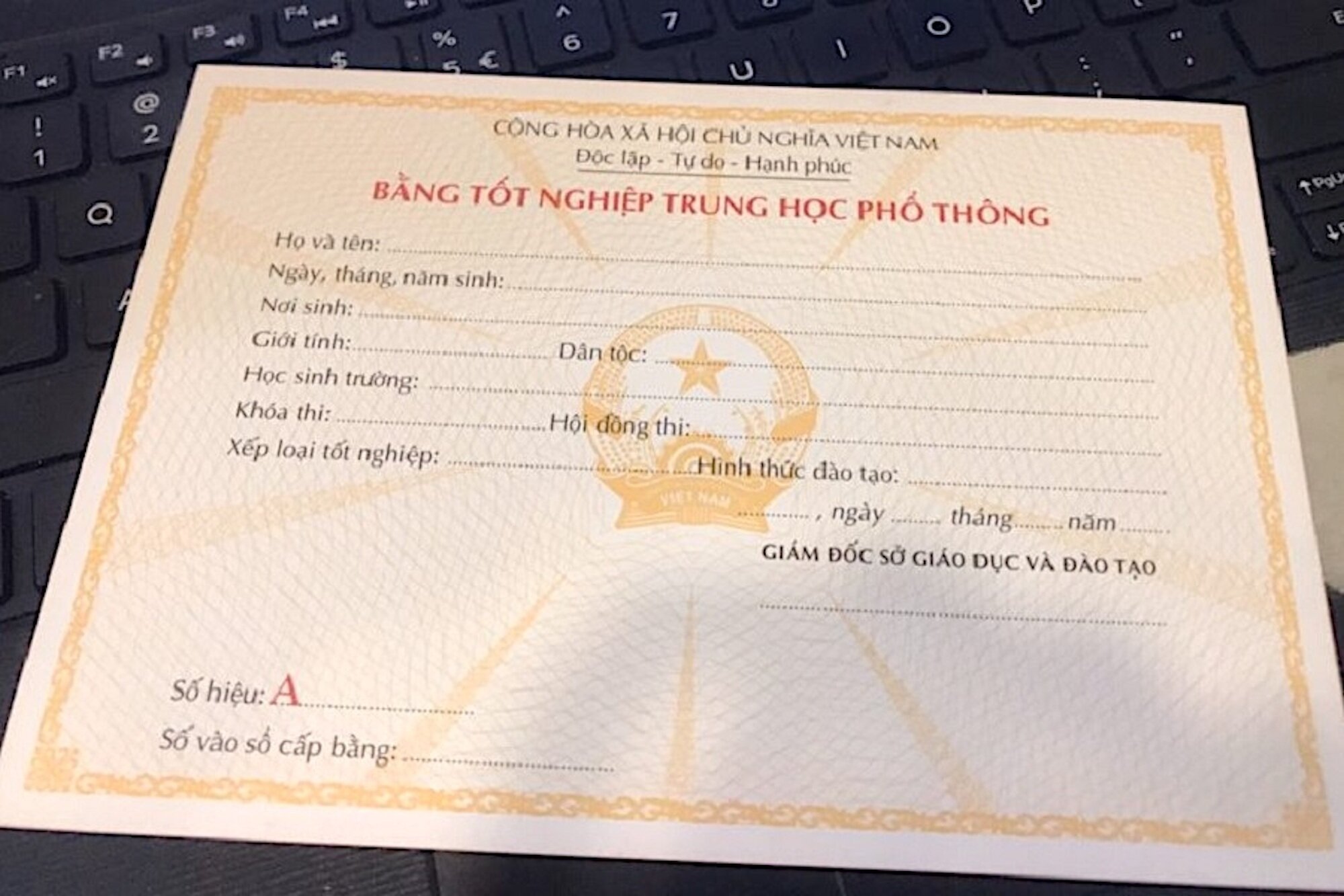 Cần những giấy tờ gì để lấy lại bằng cấp 3 bị trường giữ sau 5 năm ra trường? Cần những giấy tờ gì để lấy lại bằng cấp 3 bị trường giữ sau 5 năm ra trường?